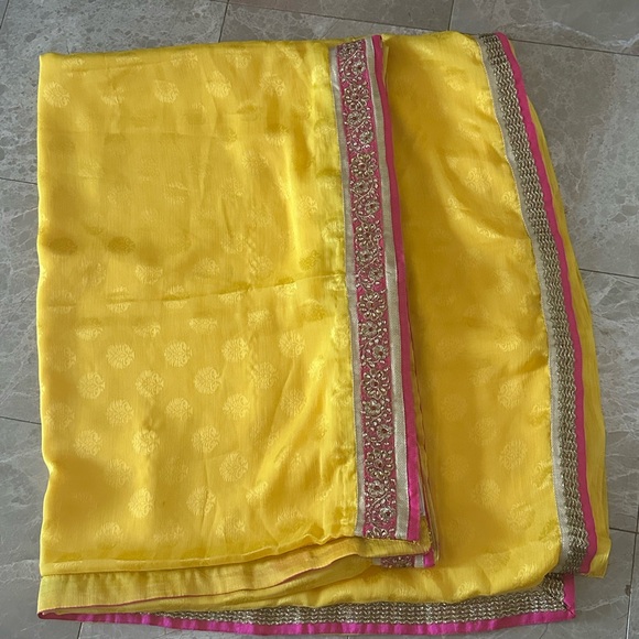 Women's Zari Work Chiffon Saree - Picture 1 of 5